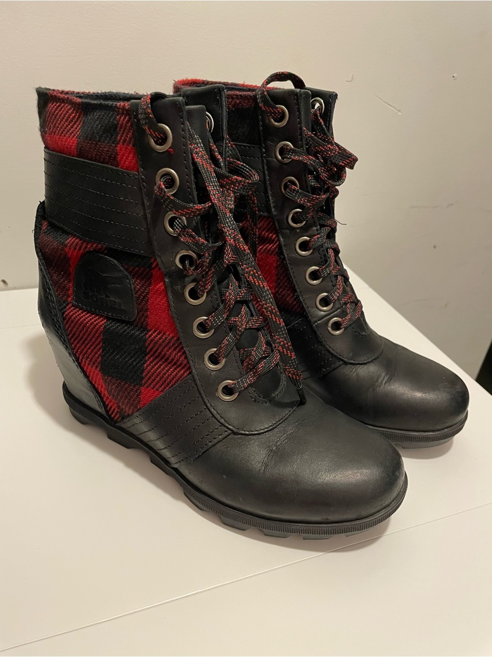 Sorel Brand Women's Size 9 Lexie Wedge Boot Red Black Buffalo Plaid Check